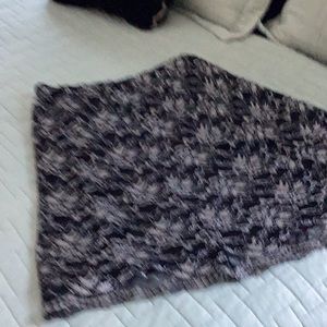 black and silver lace skirt.Elastic waist and zipper MIDI formal or casual